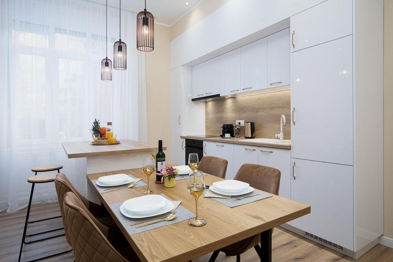 Appartement Grand Munz à Pula Extérieur photo