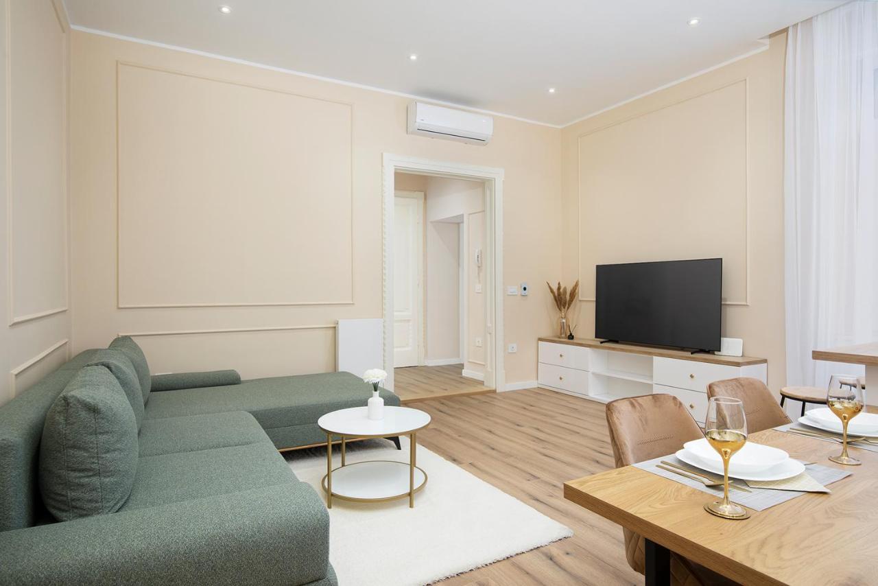Appartement Grand Munz à Pula Extérieur photo